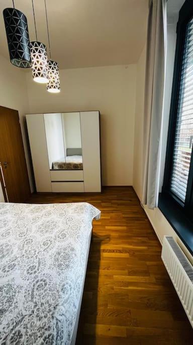 Holesovice, Garden, Garage Apartment Prague